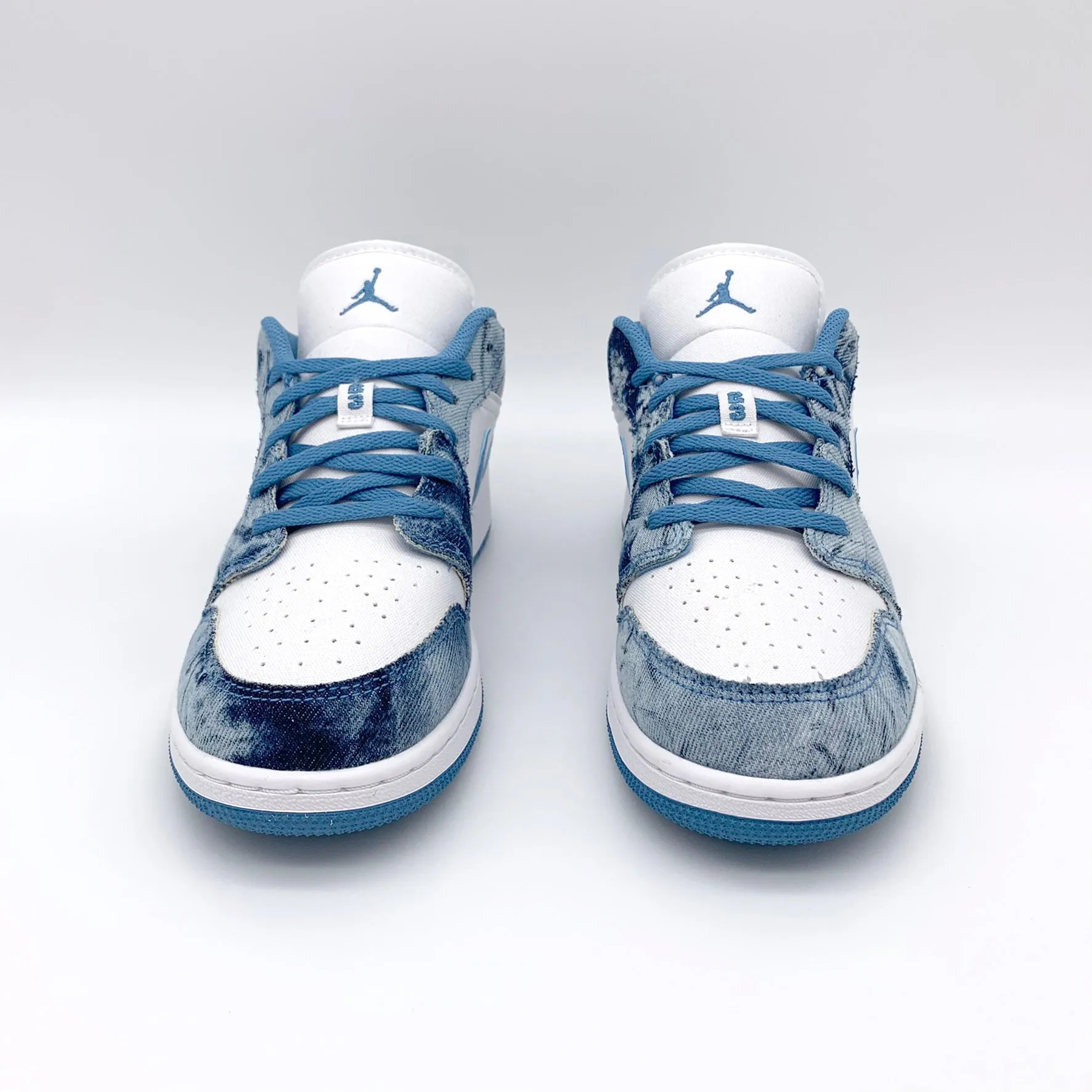 Sure! Here’s an optimized title for the Jordan 1 Low Washed Denim:

**Nike Air Jordan 1 Low Washed Denim Sneakers - Stylish Casual Footwear for Men** 

This title includes modifiers and highlights key features, making it more appealing for e-commerce.