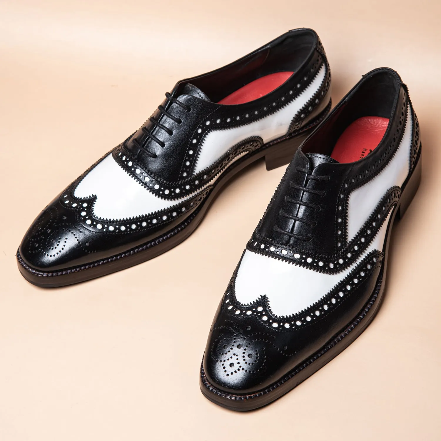 Spectator Wingtip Oxford - Black & White